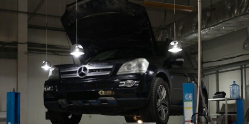 Why you should choose an authorized service center for your Mercedes service? 2 Mercedes service